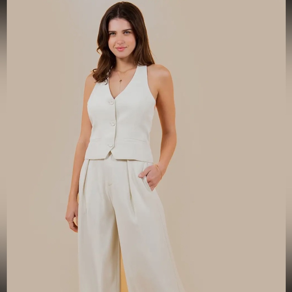 Structured Halter Vest - Picture 4 of 4